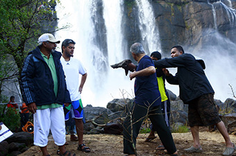 Choregraphic a scene with Mani Ratnam in 'Raavan'
