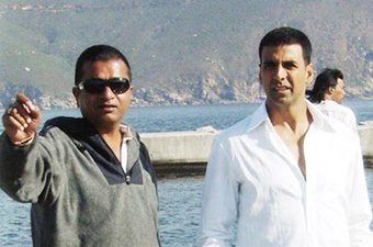 With Akshay Kumar in 'Tasveer 8x10'